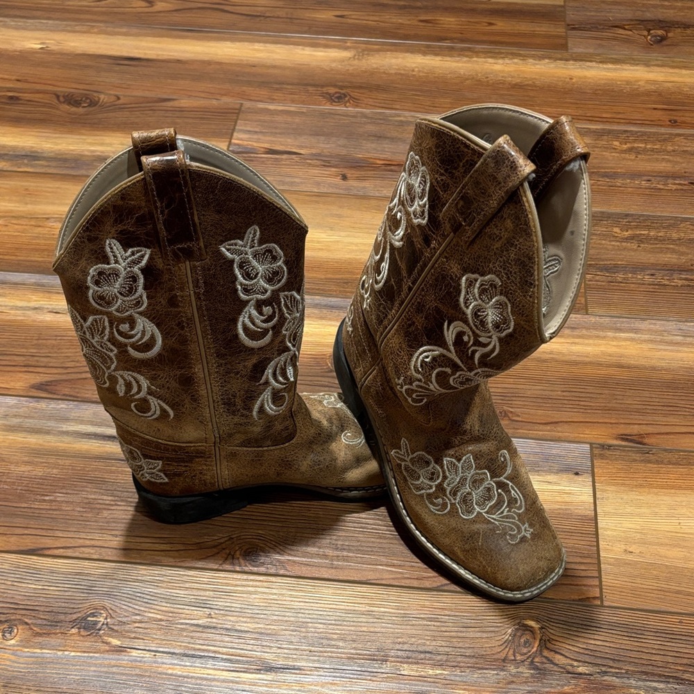 Brown Embroidered Women's Cowboy Boots
